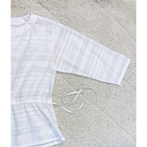 Clean white | Tied waist | See thru detail - Picture 3 of 3